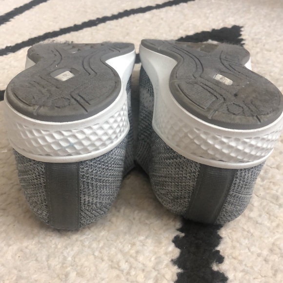 Tommy Bahama Stretch Walking Shoes Gray Grey 7.5 - Picture 6 of 8